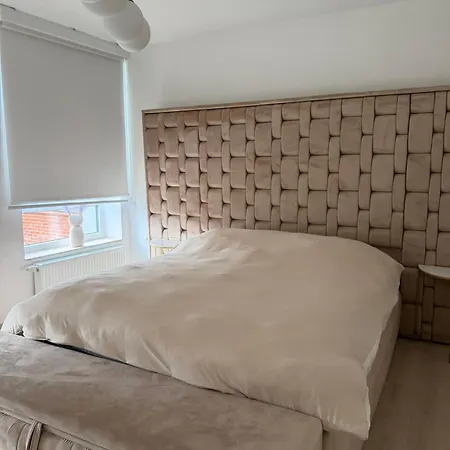 La Priva House שרלרואה